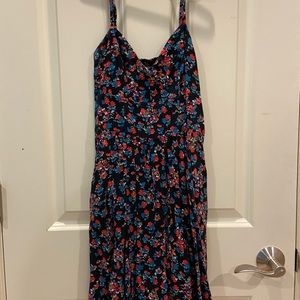 Beautiful floral dress!🌊